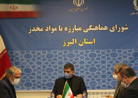 مسئولین در پیشگیری از آسیب‌های اجتماعی تلاش کنند
