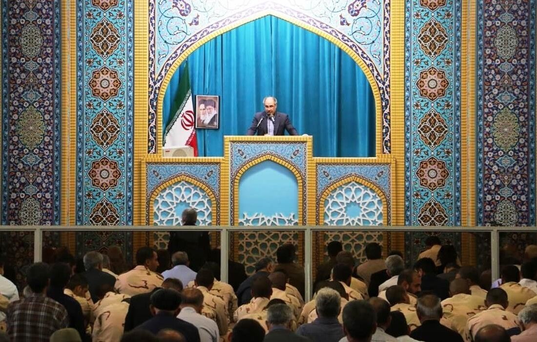 برپایی میز خدمت به مردم به حاشیه نماز جمعه کرمانشاه