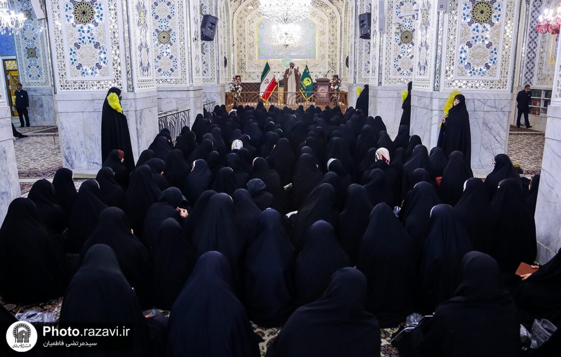 تور بازدید دانش‌آموزان حاشیه شهر مشهد از آستان قدس رضوی