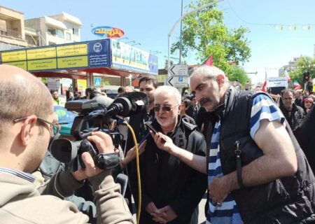 مردم آمده‌اند تا نشان دهند تداوم یک کشور و ملت با گذشت زمان از بین نمی‌رود