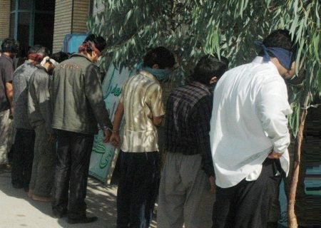 دستگیری ۸ نفر معتاد و خرده فروش مواد مخدر در “طبس”