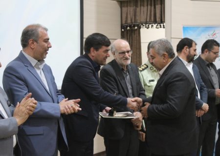 نماز؛ یکی از مهمترین سلاح های مبارزه با آسیب های اجتماعی است