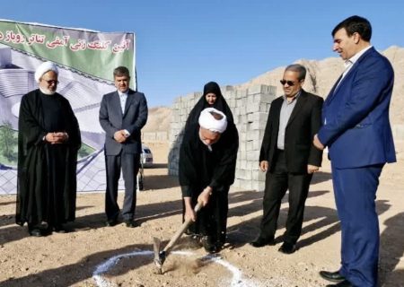 کلنگ‌زنی آمفی‌تئاتر «دهکده امید و زندگی» با هدف بازتوانی اجتماعی معتادان بهبودیافته در کرمان