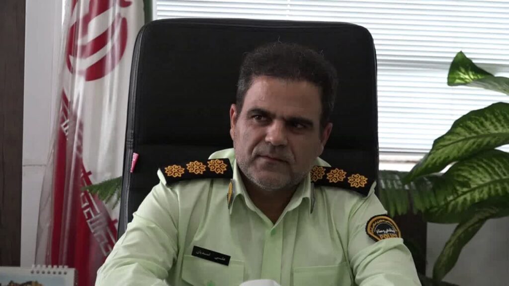 کشف نزدیک به ۵ کیلو گرم موادمخدر از یک دستگاه خودروی سواری در مرند /توزیع کننده دستگیر شد