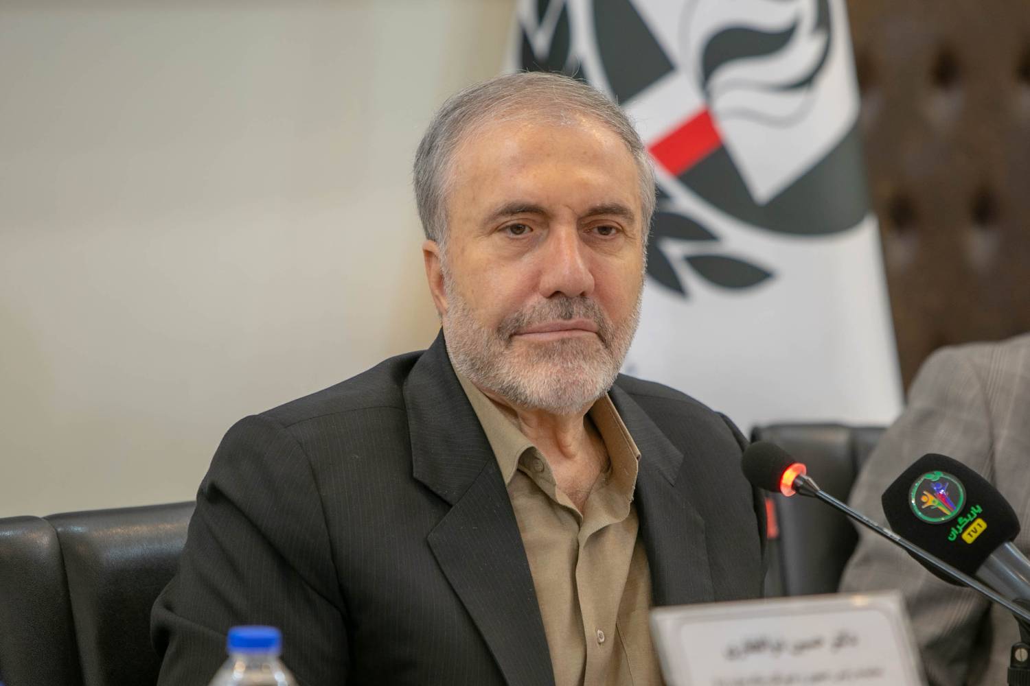 واکنش دکتر ذوالفقاری به برداشت غلط از موضوع کشت شقایق الیفرا/ چرا برخی افراد تا ۷ کلینیک ترک‌اعتیاد دارند اما در برخی نقاط آلوده کلینیکی نیست؟