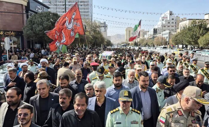 تشییع پیکر شهید استوار دوم سجاد صیامی از مهدیه مشهد به سمت حرم مطهر امام رضا (ع)