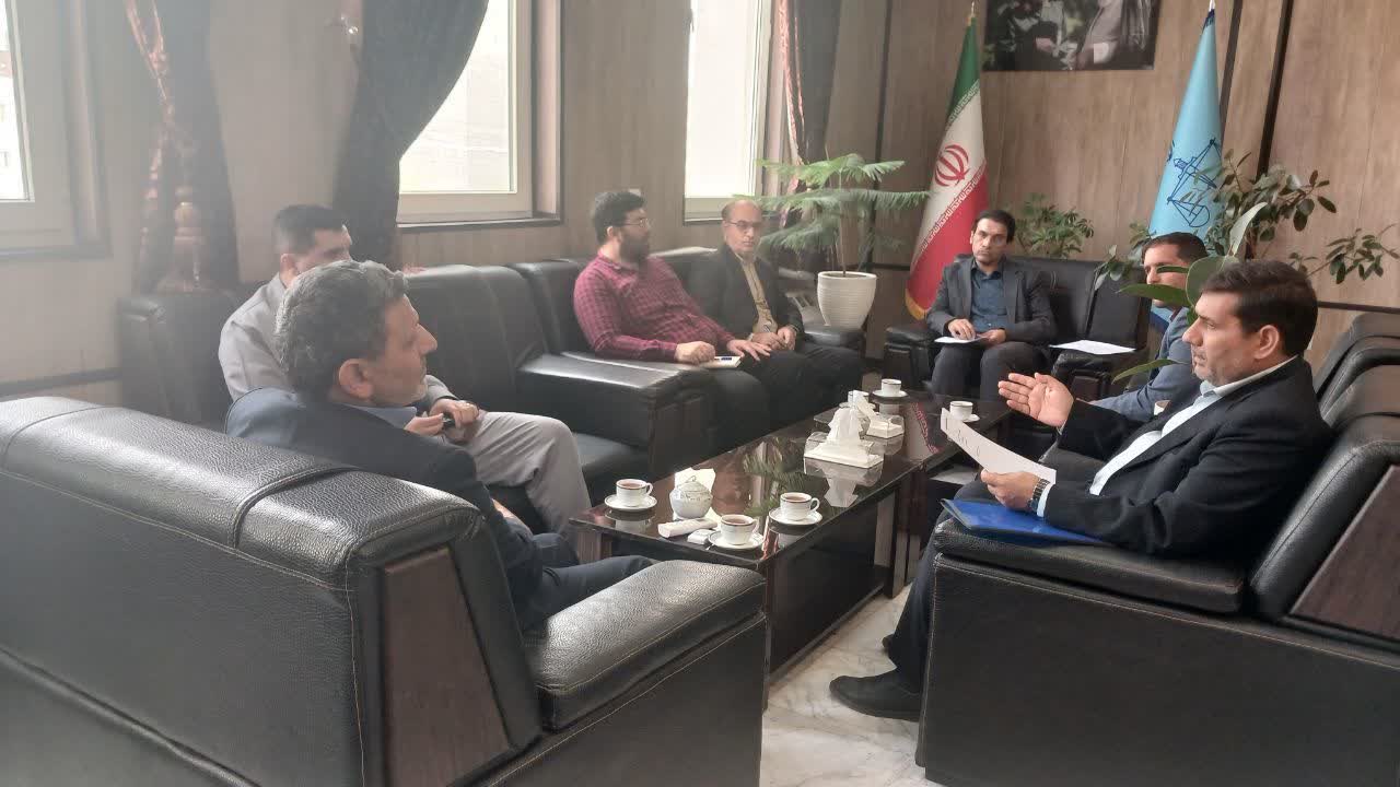 بررسی مشکلات نظارت بر کلینیک های ترک اعتیاد در نشست مدعی العموم مرکز  استان خراسان شمالی با متولیان این حوزه