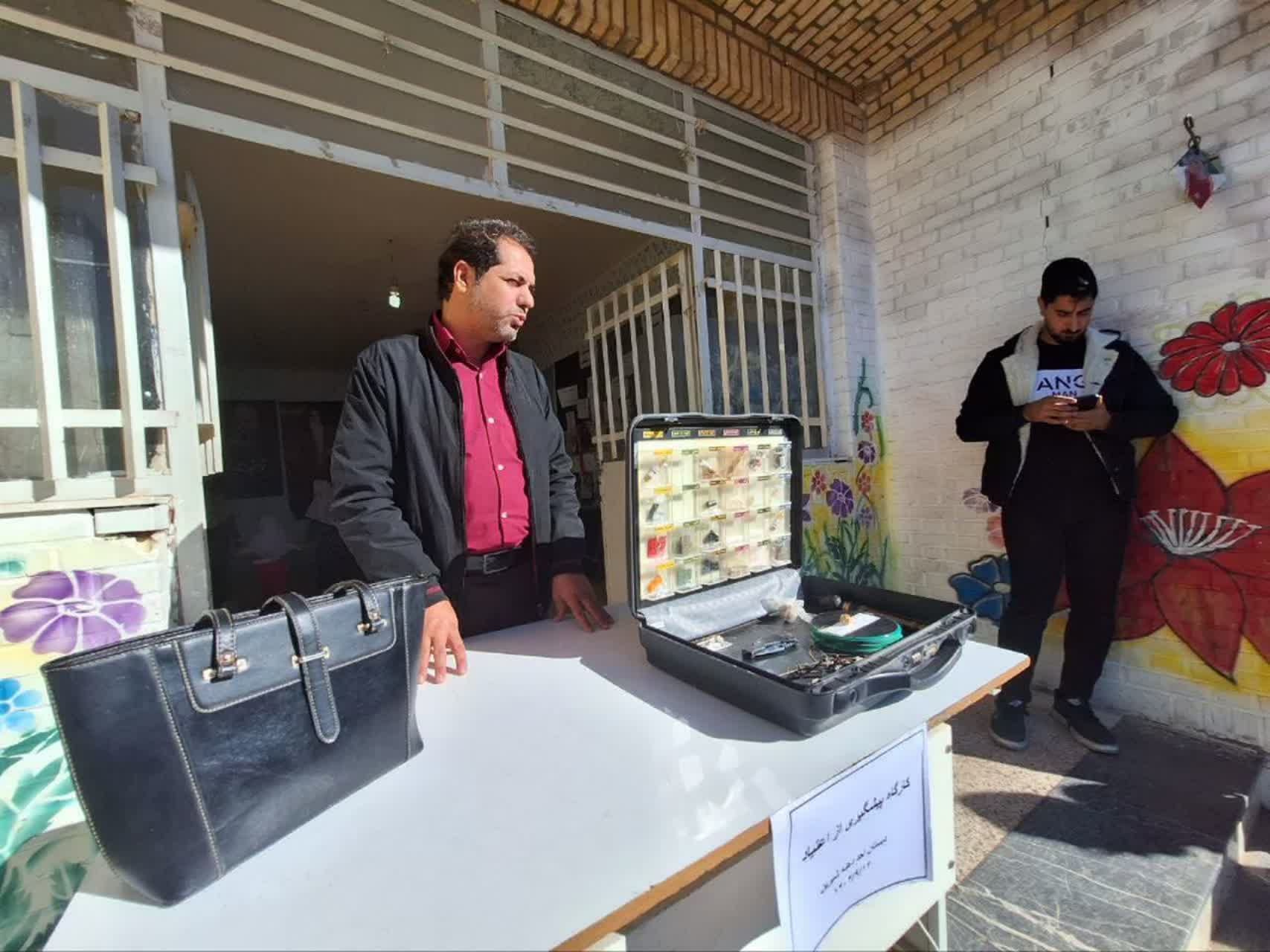 برگزاری کارگاه آموزشی پیشگیری از اعتیاد در مدرسه احد روستای دهنه شیرین