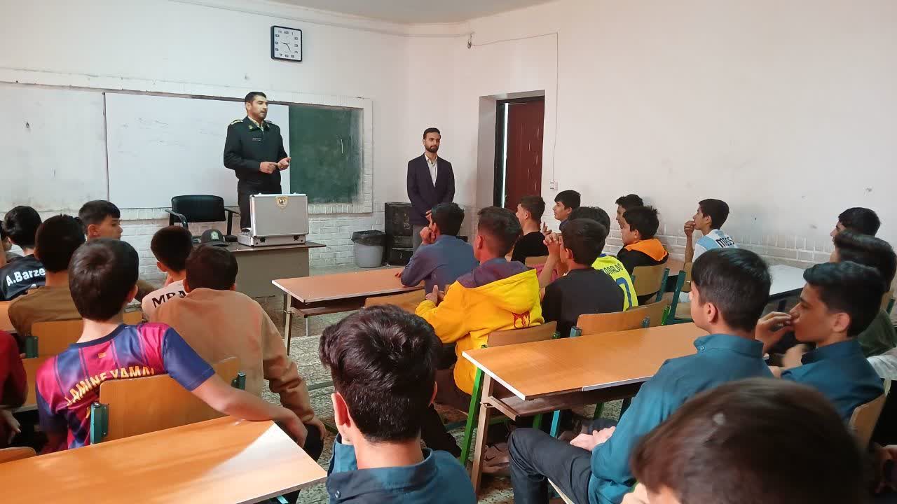 کارگاه پیشگیری از اعتیاد در دبیرستان جلال آلاحمد آشخانه