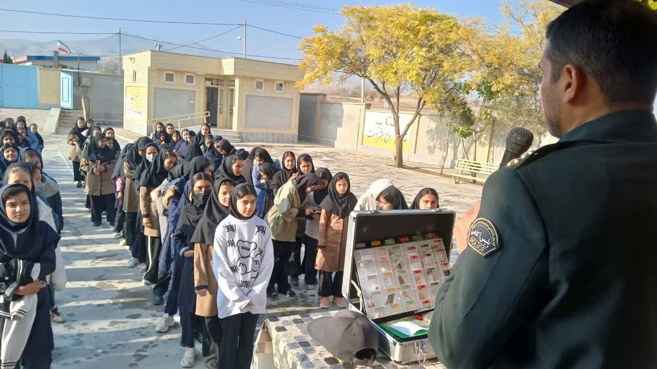 برگزاری کارگاه پیشگیری از اعتیاد در دبیرستان دخترانه ریحانه شهر پیش‌قلعه