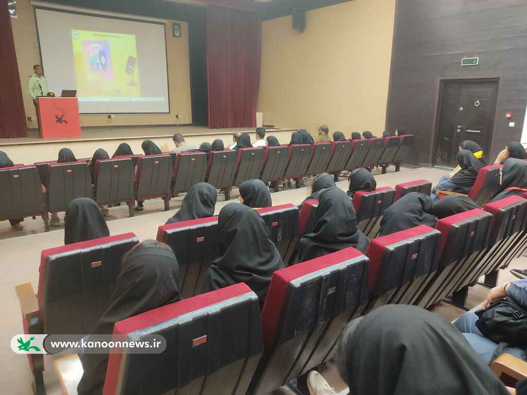 برگزاری کارگاه آموزشی آسیب‌های اجتماعی وفضای مجازی درمرکز گناوه