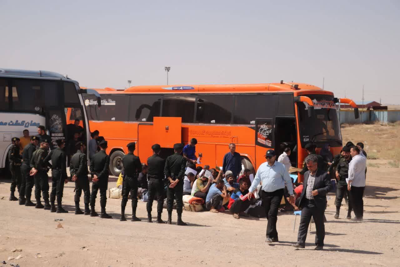 انتقال ۲۹۴ زندانی افغانستانی از دوغارون به کشورشان