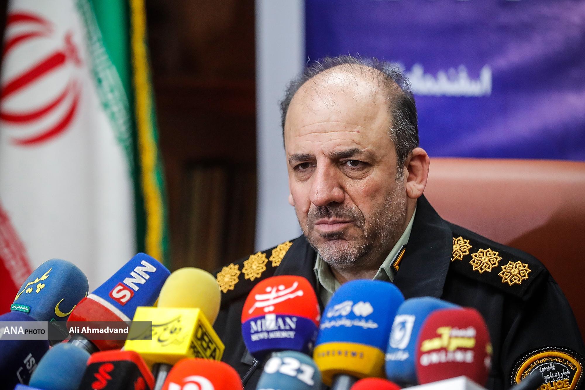 زمینگیر شدن موادفروش مسلح محله پیروزی با تیر هوایی پلیس