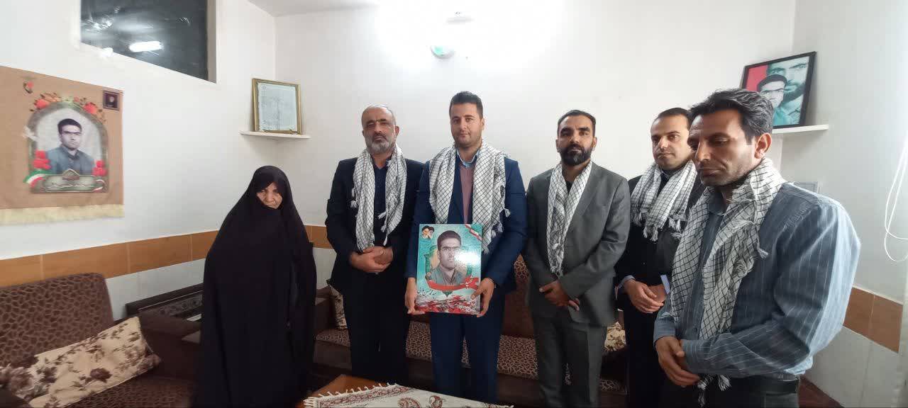 دیدار دبیر شورای هماهنگی مبارزه با موادمخدر با خانواده معظم یک شهید