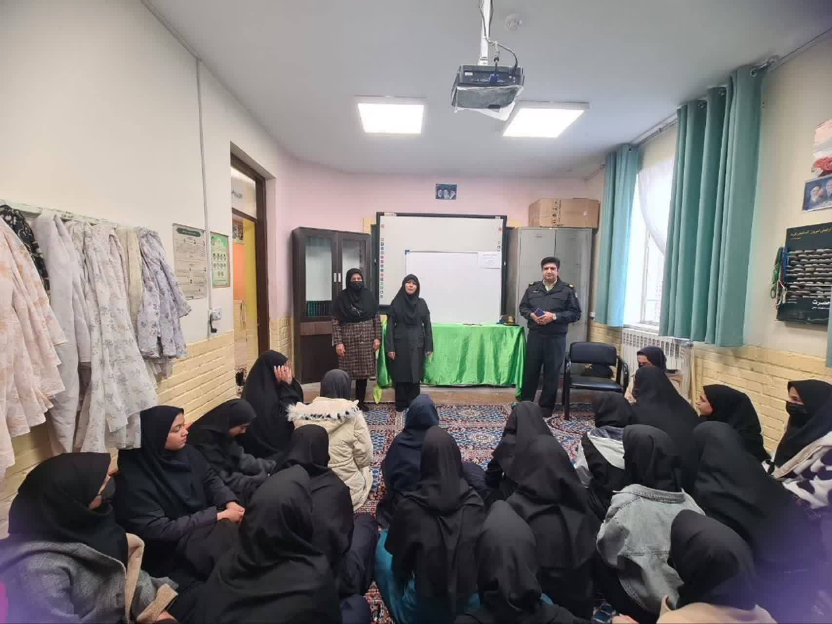 برگزاری کارگاه پیشگیری از آسیبهای اجتماعی در مدرسه غدیر شهر زیارت شیروان