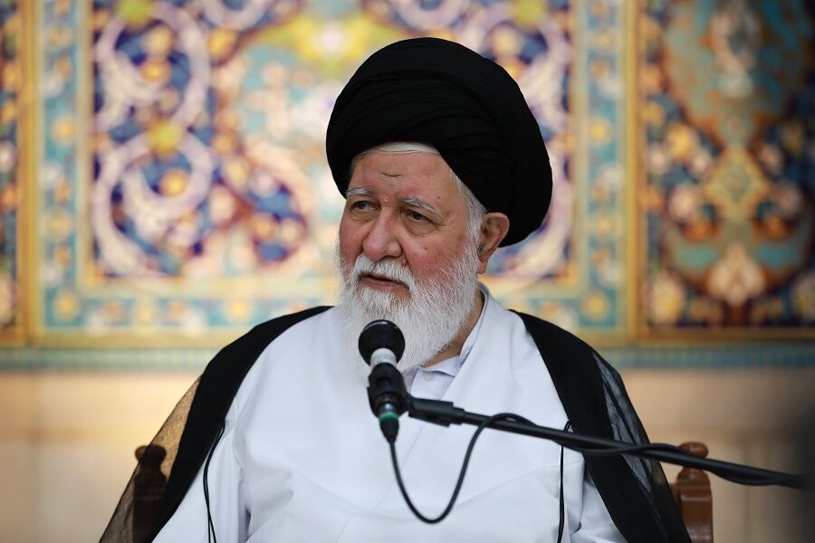 آیت الله علمالهدی نسبت به گسترش مصرف دخانیات در میان نوجوانان هشدار داد