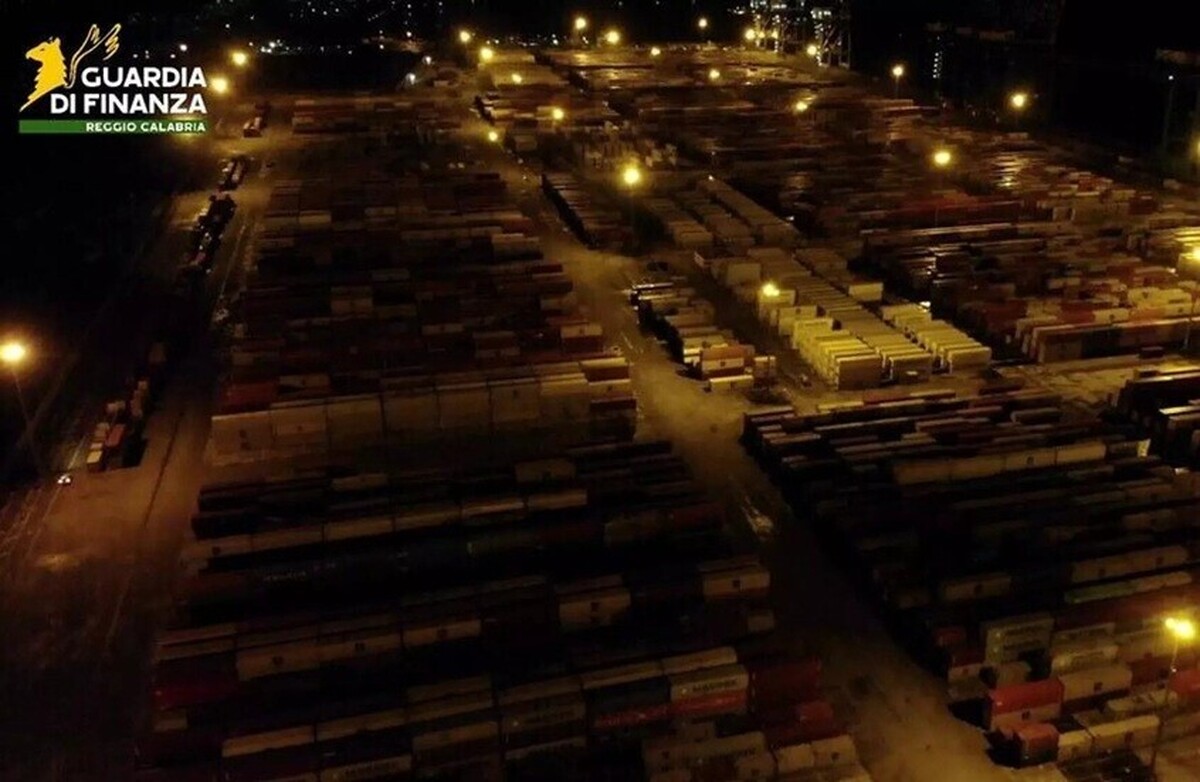 کشف محموله بزرگ کوکائین جاسازی شده در کیسه‌های بادام زمینی توسط گاردملی ایتالیا