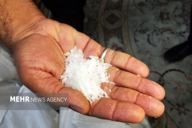 کشف ۲۴ کیلو و ۶۰۰ گرم مواد مخدر از خودروی ۲ زن و یک مرد در میناب