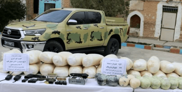 کشف ۲۰۰ بسته مواد مخدر به همراه سلاح و مهمات به همت مرزبانان
