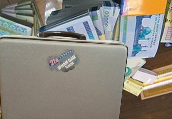 ماموران پلیس مبارزه با مواد مخدر در بوشهر کیف حاوی ۳ میلیارد طلاجات را به صاحب آن رساند