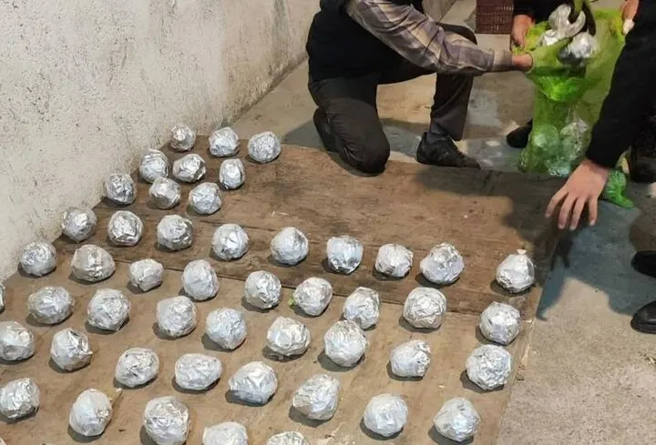 بازداشت سوداگر مرگ و کشف بیش از ۵۷ کیلوگرم مواد افیونی در زابل