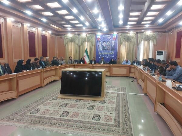 کشت گیاهان دارویی پربازده در بخش ارم حمایت شود