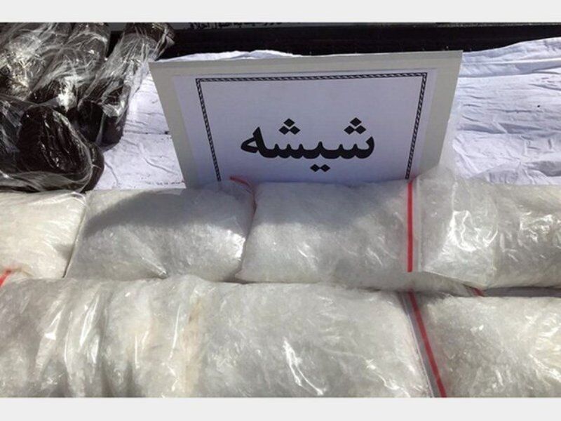 کشف پنج کیلوگرم شیشه از داخل موتورخودرو در فامنین