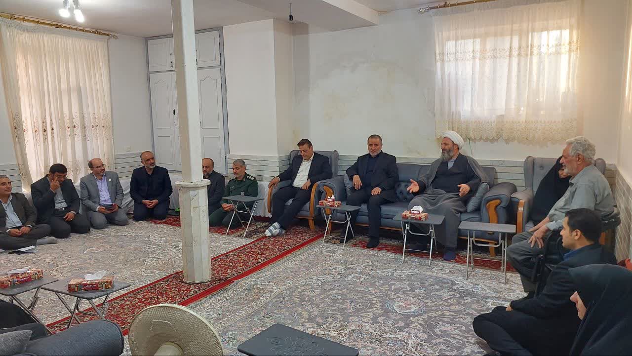دیدار با خانواده شهید در راستای تکریم ایثارگران