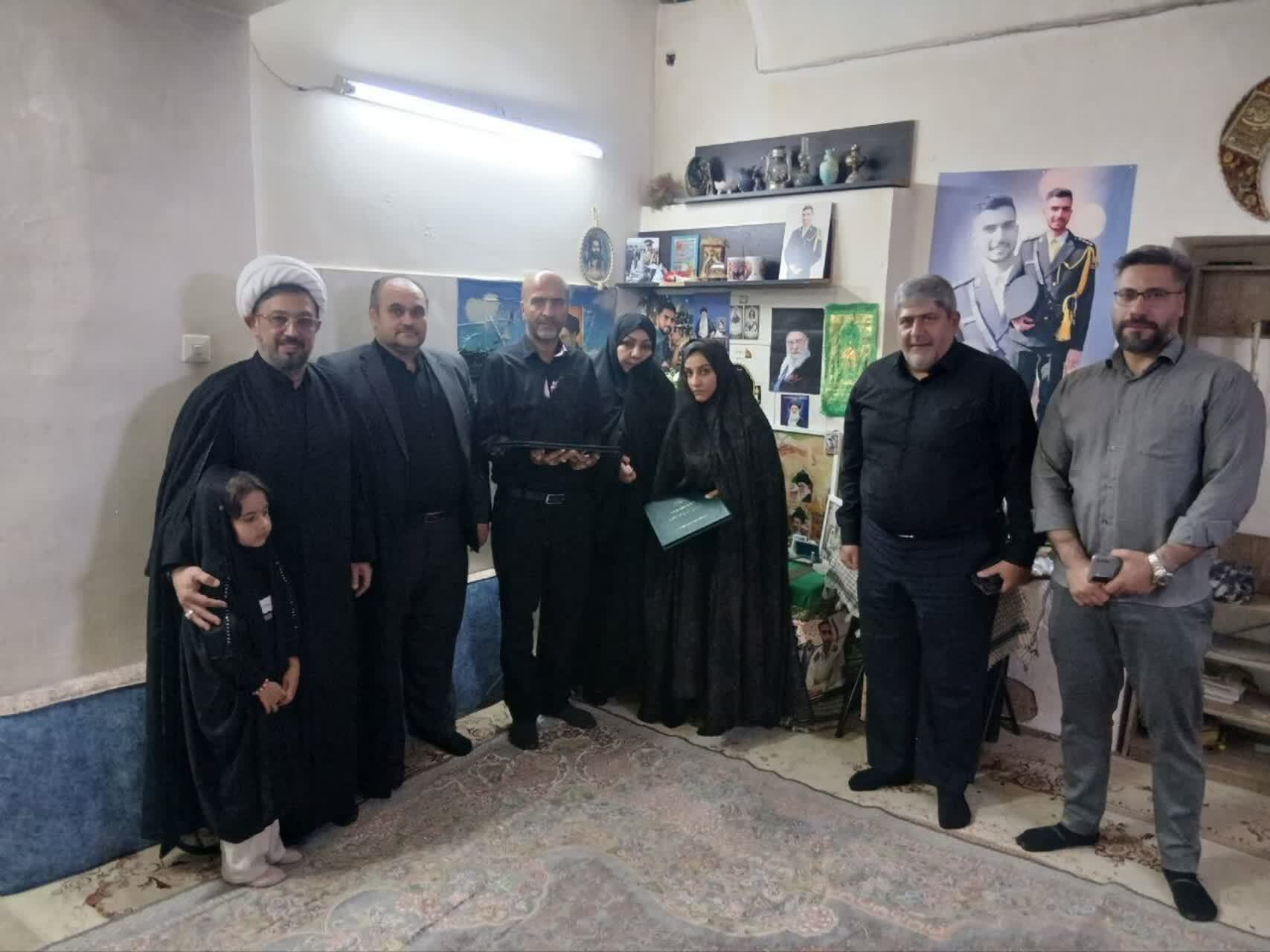 تجلیل از خانواده شهید مبارزه با مواد مخدر در قم