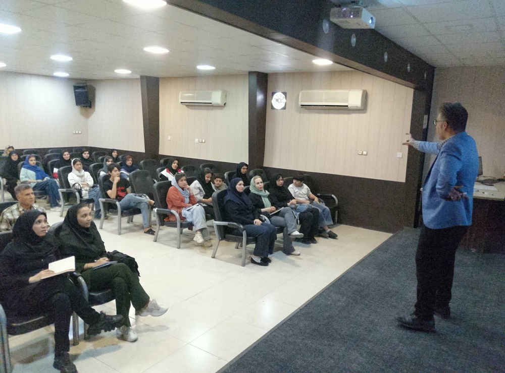 امدادگران هلالاحمر لارستان با رویکرد پیشگیری از اعتیاد آموزش دیدند