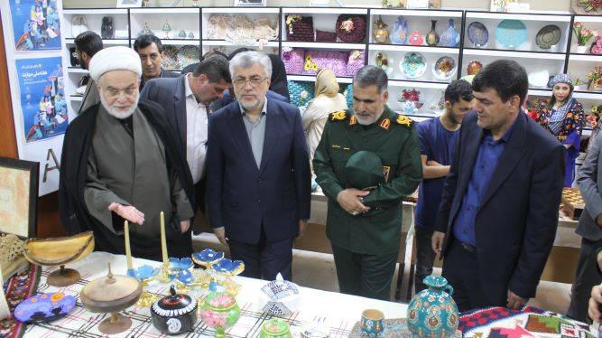 بازدید مسئولان کردستان از نمایشگاه «کارآفن»؛ تأکید بر اشتغال پایدار و توانمندسازی گروههای هدف