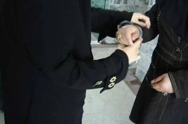 ۲ زن قاچاقچی دستگیر شدند