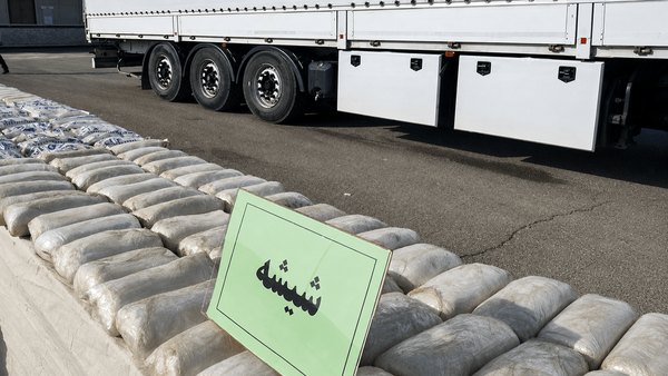 توقیف کامیون حامل ۱۰ کیلو شیشه در اردبیل