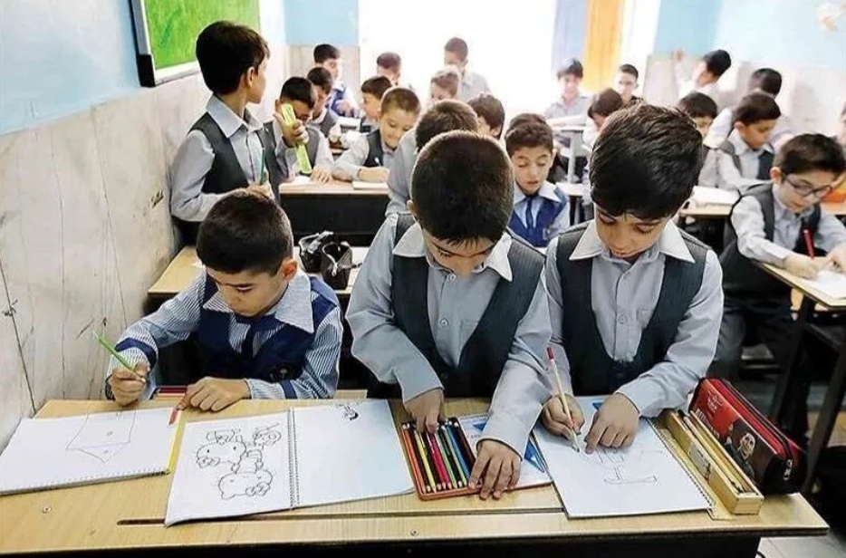 گشت‌های انتظامی اطراف مدارس و دانشگاه‌های سمنان افزایش می‌یابد
