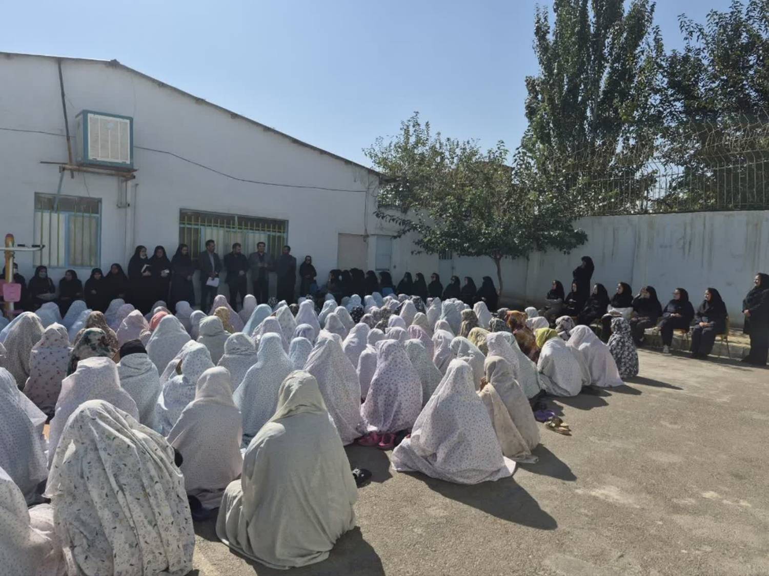 بازدید مشاورین امور بانوان و خانواده دستگاههای اجرایی استان از مرکز ترک اعتیاد ماده ۱۶ اکبرآباد ویژه بانوان